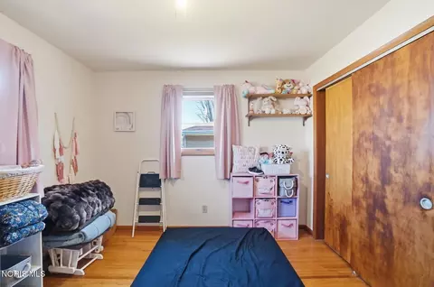 Bedroom - 5874 Taylor Ave, Walbridge, OH 43465 photo 5 of 6