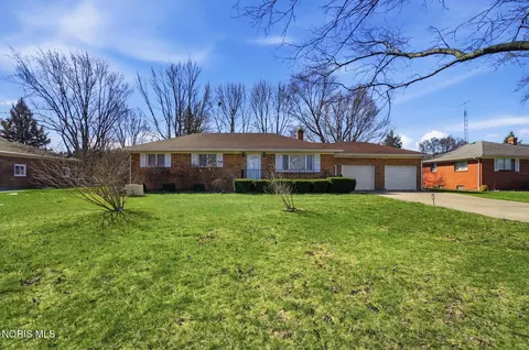 5874 Taylor Ave, Walbridge, OH 43465