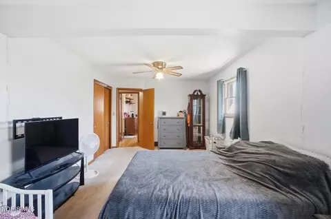 Bedroom - 5874 Taylor Ave, Walbridge, OH 43465 photo 1 of 6