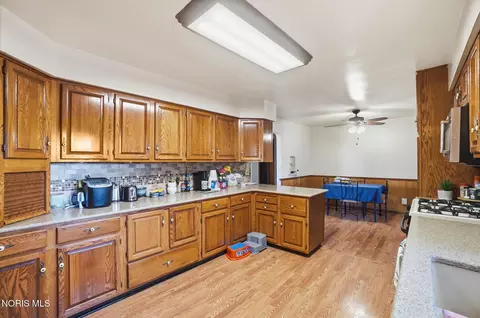 Kitchen - 5874 Taylor Ave, Walbridge, OH 43465 photo 5 of 6