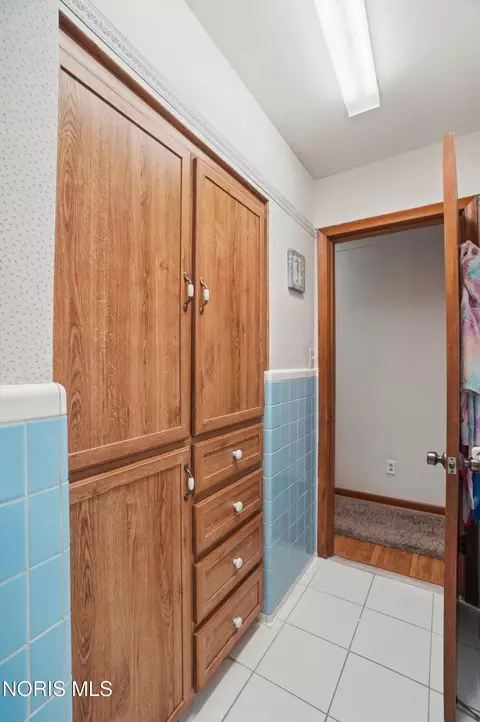 Bath - 5874 Taylor Ave, Walbridge, OH 43465 photo 6 of 6