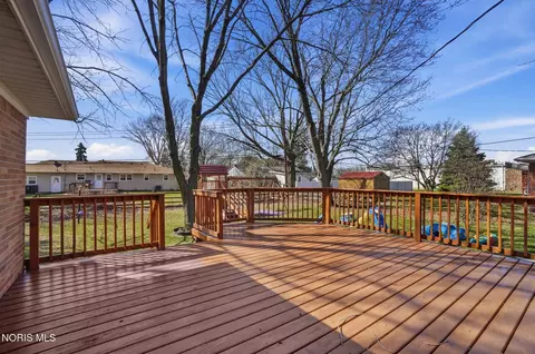 Exterior - 5874 Taylor Ave, Walbridge, OH 43465 photo 6 of 9