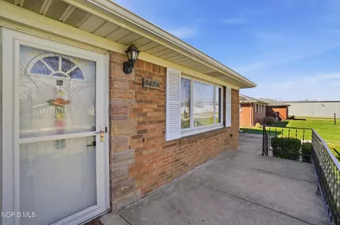 Exterior - 5874 Taylor Ave, Walbridge, OH 43465 photo 3 of 9