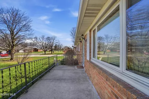 Exterior - 5874 Taylor Ave, Walbridge, OH 43465 photo 2 of 9