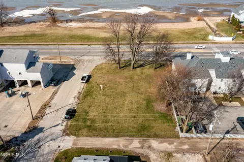 1506 E Perry St, Port Clinton, OH 43452