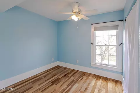 Bedroom - 426 W Wayne St, Maumee, OH 43537 photo 3 of 8
