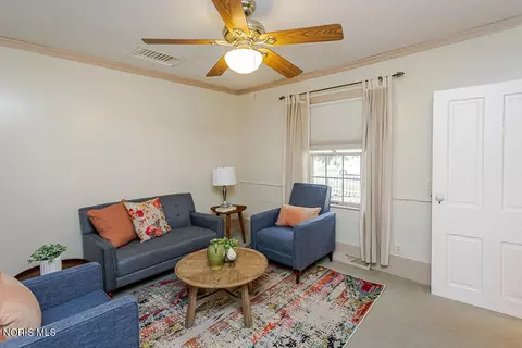 Living - 426 W Wayne St, Maumee, OH 43537 photo 6 of 7