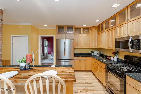 Kitchen - 426 W Wayne St, Maumee, OH 43537 photo 6 of 9