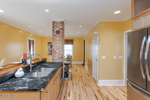 Kitchen - 426 W Wayne St, Maumee, OH 43537 photo 4 of 9