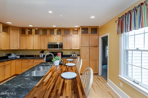 Kitchen - 426 W Wayne St, Maumee, OH 43537 photo 8 of 9