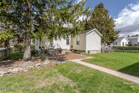Exterior - 426 W Wayne St, Maumee, OH 43537 photo 8 of 10