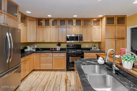 Kitchen - 426 W Wayne St, Maumee, OH 43537 photo 9 of 9