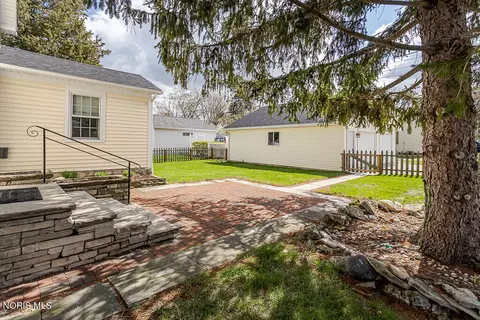Exterior - 426 W Wayne St, Maumee, OH 43537 photo 9 of 10