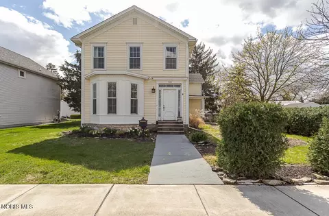 Exterior - 426 W Wayne St, Maumee, OH 43537 photo 2 of 10