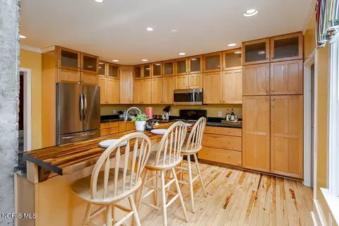 Kitchen - 426 W Wayne St, Maumee, OH 43537 photo 7 of 9