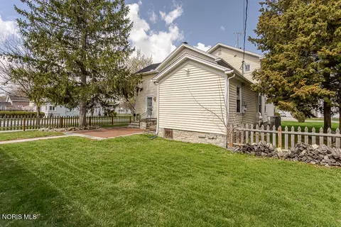Exterior - 426 W Wayne St, Maumee, OH 43537 photo 5 of 10