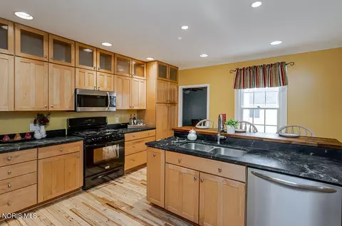 Kitchen - 426 W Wayne St, Maumee, OH 43537 photo 1 of 9