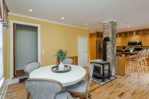 Dining - 426 W Wayne St, Maumee, OH 43537 photo 7 of 8
