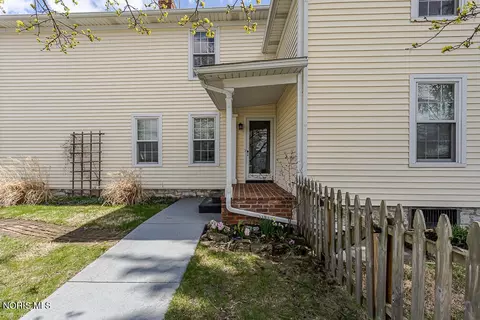 Exterior - 426 W Wayne St, Maumee, OH 43537 photo 6 of 10