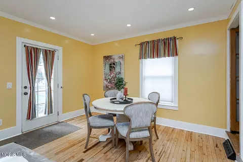 Dining - 426 W Wayne St, Maumee, OH 43537 photo 5 of 8