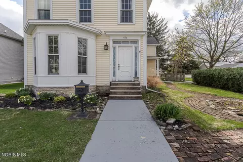 Exterior - 426 W Wayne St, Maumee, OH 43537 photo 3 of 10