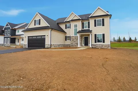 140 Barton Creek Dr, Perrysburg, OH 43551