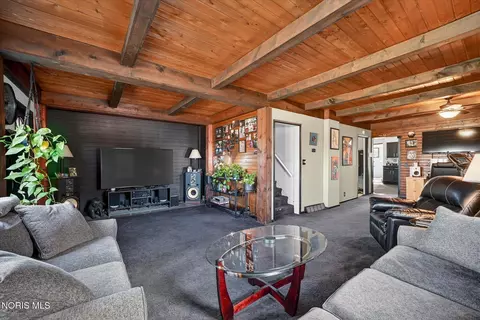 Living - 635 Wright Ave, Toledo, OH 43609 photo 2 of 2