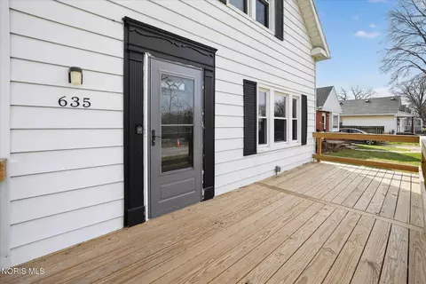 Exterior - 635 Wright Ave, Toledo, OH 43609 photo 3 of 9