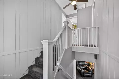 Entry Way - 635 Wright Ave, Toledo, OH 43609 photo 2 of 6