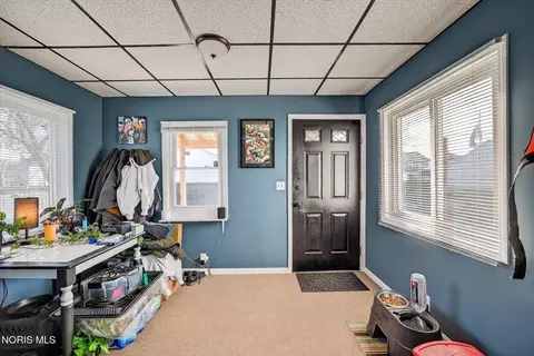 Entry Way - 635 Wright Ave, Toledo, OH 43609 photo 5 of 6