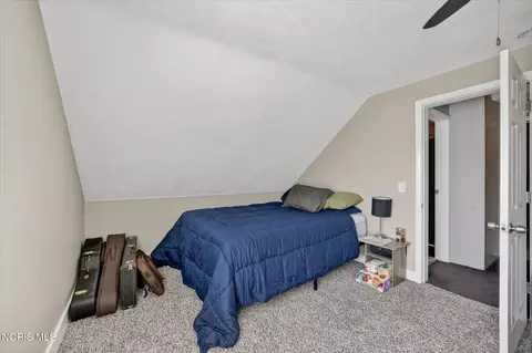 Bedroom - 635 Wright Ave, Toledo, OH 43609 photo 2 of 5