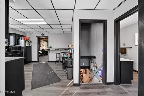 Entry Way - 635 Wright Ave, Toledo, OH 43609 photo 6 of 6