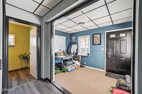 Entry Way - 635 Wright Ave, Toledo, OH 43609 photo 4 of 6
