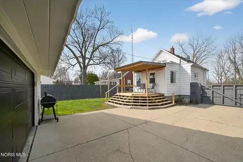 Exterior - 635 Wright Ave, Toledo, OH 43609 photo 6 of 9