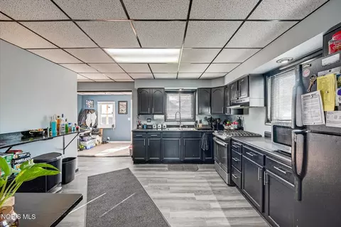Kitchen - 635 Wright Ave, Toledo, OH 43609 photo 1 of 4