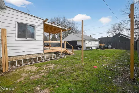 Exterior - 635 Wright Ave, Toledo, OH 43609 photo 8 of 9