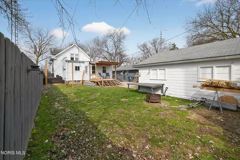 Exterior - 635 Wright Ave, Toledo, OH 43609 photo 4 of 9