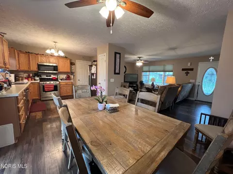 Dining - 575 Sunset Dr, Upper Sandusky, OH 43351 photo 1 of 3