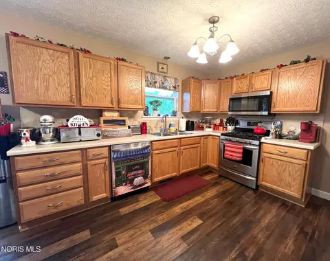 Kitchen - 575 Sunset Dr, Upper Sandusky, OH 43351 photo 1 of 2
