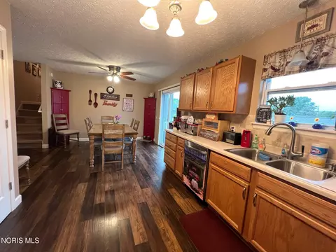 Kitchen - 575 Sunset Dr, Upper Sandusky, OH 43351 photo 2 of 2