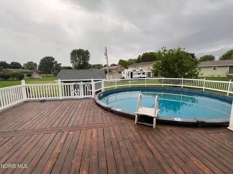 Exterior - 575 Sunset Dr, Upper Sandusky, OH 43351 photo 7 of 8