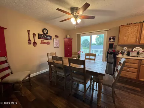 Dining - 575 Sunset Dr, Upper Sandusky, OH 43351 photo 3 of 3