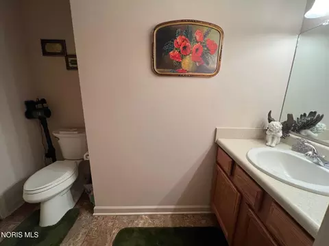 Bath - 575 Sunset Dr, Upper Sandusky, OH 43351 photo 3 of 3
