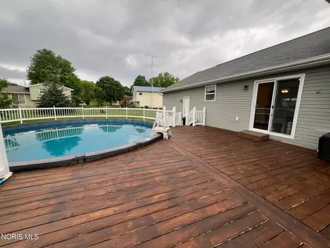 Exterior - 575 Sunset Dr, Upper Sandusky, OH 43351 photo 6 of 8