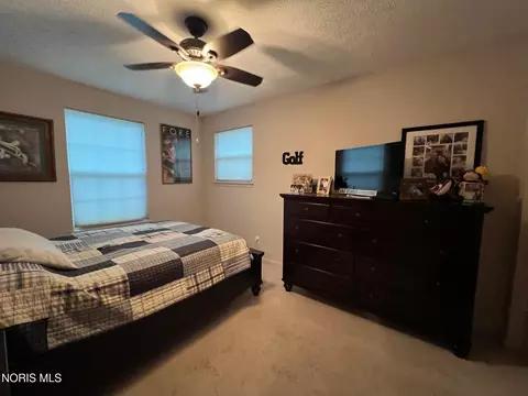 Bedroom - 575 Sunset Dr, Upper Sandusky, OH 43351 photo 3 of 4