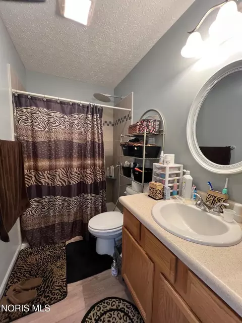 Bath - 575 Sunset Dr, Upper Sandusky, OH 43351 photo 1 of 3