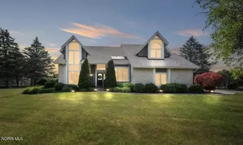 2141 Longacre Ln, Holland, OH 43528
