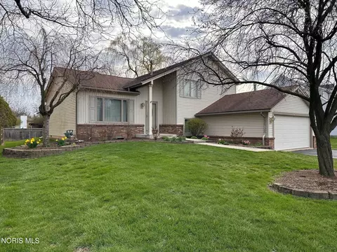 9718 Millcroft Rd, Perrysburg, OH 43551