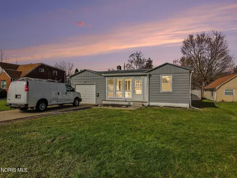 5845 Douglas Rd, Toledo, OH 43613