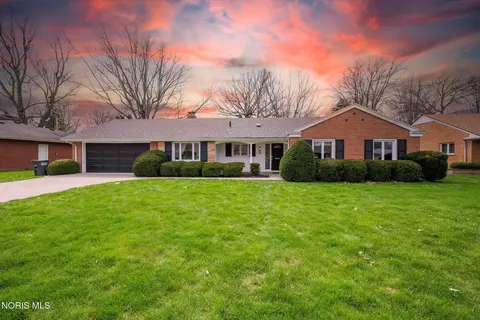 2274 W Country Club Pkwy, Toledo, OH 43614